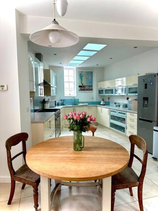 הוילה Large Georgian House In Heart Of אקסטר מראה חיצוני תמונה